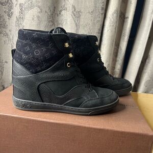 Louis Vuitton Cliff TopWedge
Sneakers Blk Sneakers